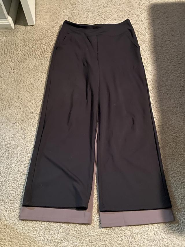 Model wearing G4Free Yoga Pants